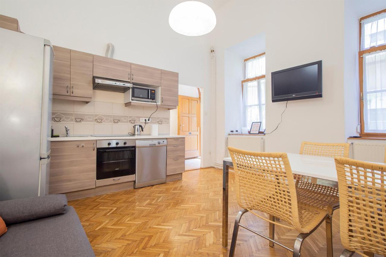 Apartment Two Bedroom At Basilica